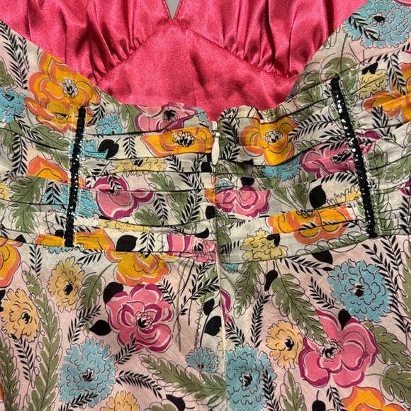 Short halter dress with beaded embellishments - Picture 7 of 10